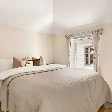 Modern In Charming Area *