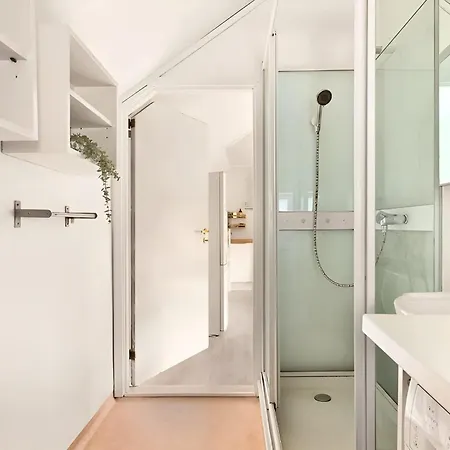 Modern In Charming Area *