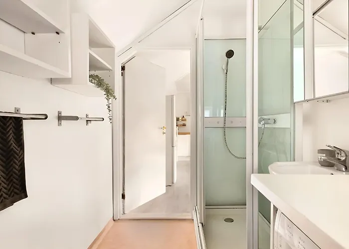 Modern In Charming Area *