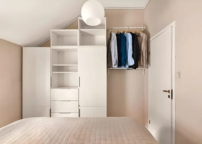 Modern In Charming Area Apartament *