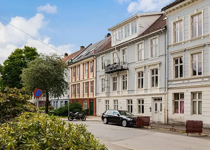 Modern In Charming Area *